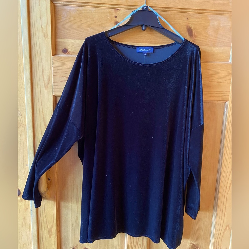 Jones NY velvet top. 30” long 29” sleeve. 66” around bottom. New. Size 3X.